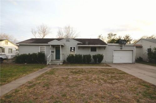 801 Caesar Ave, Kingsville, TX 78363-6362