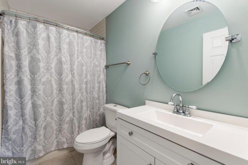 60 Silver Birch Dr, Lancaster PA  17602-7014 exterior