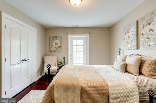 10108 Nedra Dr, Great Falls VA  22066-2835 exterior