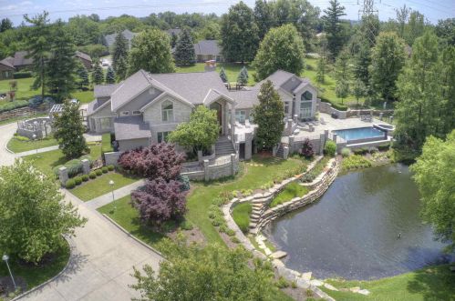 875 Squire Oaks Dr, Covington KY  41017-1342 exterior