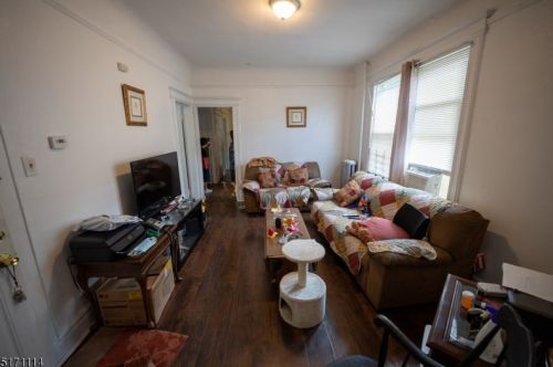 44 Chadwick Ave, Newark NJ 07108-1529 exterior