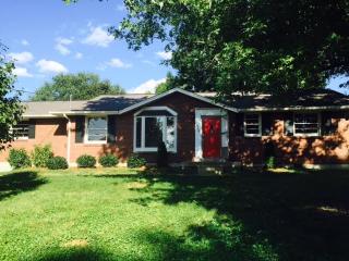 418 Glengarry Dr, Nashville, TN 37217-2309