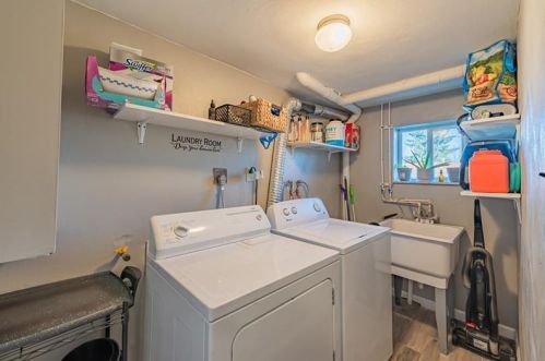 216 Connecticut Dr, New Kensington PA  15068-3523 exterior