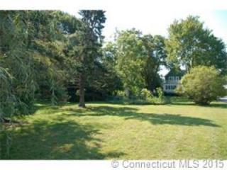 18 Maxson St, Mystic, CT 06355-3311