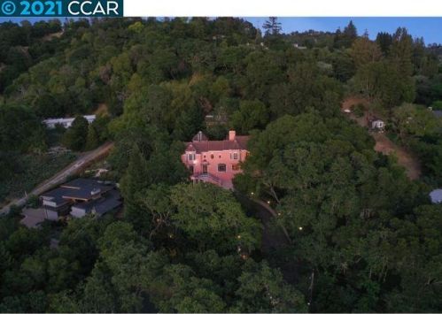26 Oakwood Rd, Orinda, CA 94563-3440