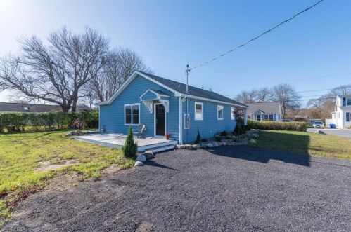 50 Elizabeth Rd, South Kingstown RI  02882-5220 exterior