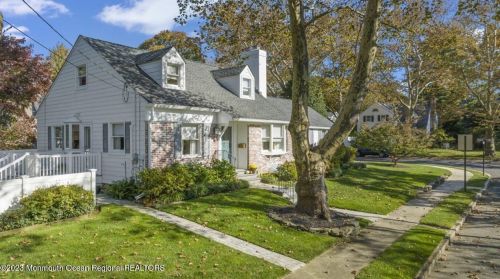 56 Garfield Pl, Tinton Falls, NJ 07701-2116