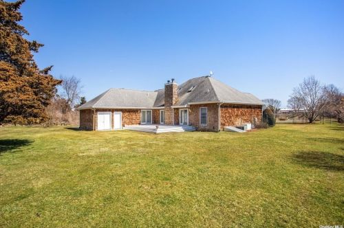 195 Montauk Hwy, Watermill NY  exterior