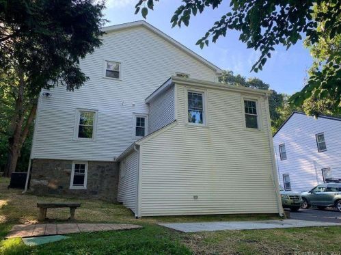 207 Walnut St, Waterbury, CT 06704-3235