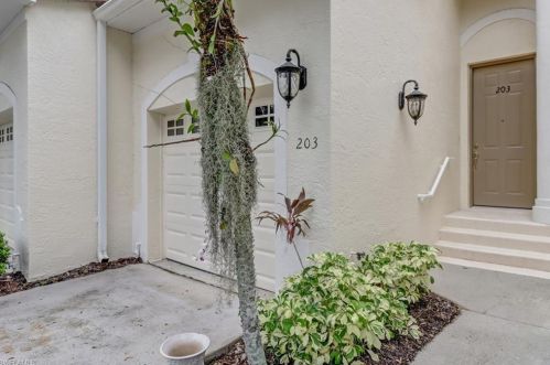 4670 Winged Foot Ct, Naples, FL 34112-7952