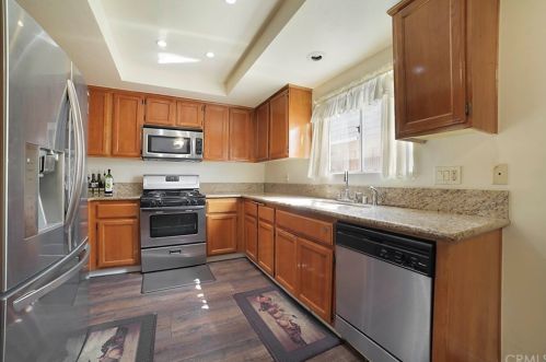 9466 Cedar St, Bellflower, CA 90706-6518