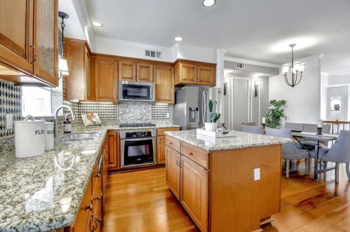 876 Winchester Blvd, San Jose CA 95128-3762 exterior