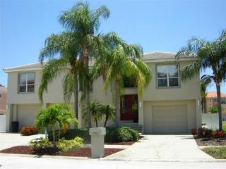 5952 Bayview Cir, Saint Petersburg, FL 33707-3930