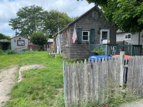 1503 Padanaram Ave, New Bedford, MA 02740-1064