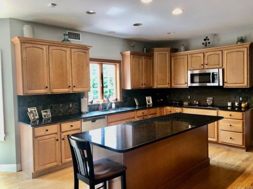 4 Cooper Ln, Camp Bell Hall, NY 10916-3501
