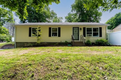 1096 East St, Middletown, CT 06457-1713