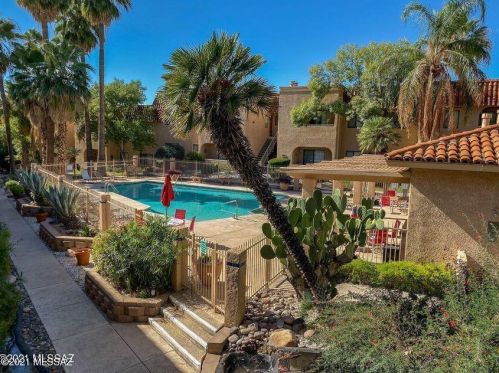 5750 Camino Esplendora, Tucson AZ  85718-4504 exterior
