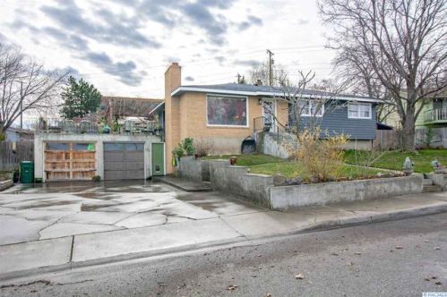 2203 9th Pl, Kennewick, WA 99336-4836