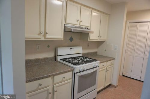 1914 Old Stone Mill Dr, East Windsor NJ  08512-2216 exterior