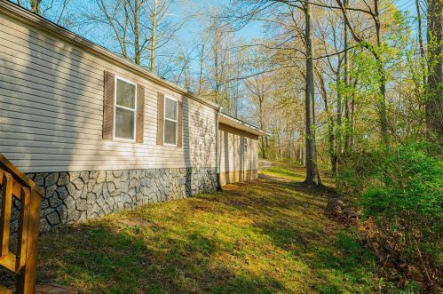 484 Boca Chica Dr, Zanesville, OH 43701-7638