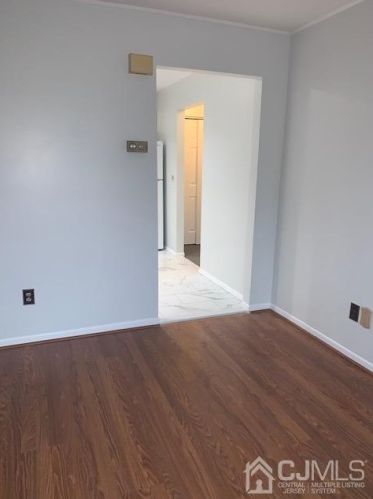 1338 Cricket Ln, Woodbridge NJ  07095-4404 exterior