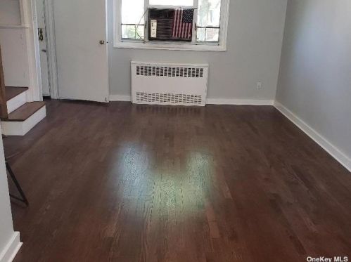225-18 Manor Rd, Jamaica, NY 11427-2028