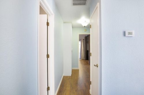 9317 Hoyleton Way, Elk Grove CA  95758-6522 exterior