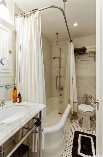 110 86th St, New York NY 10024-4049 exterior