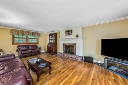 587 Olive St, Pittsburgh, PA 15237-4877