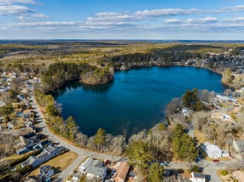 26 Oriole St, New Bedford, MA 02745-2223