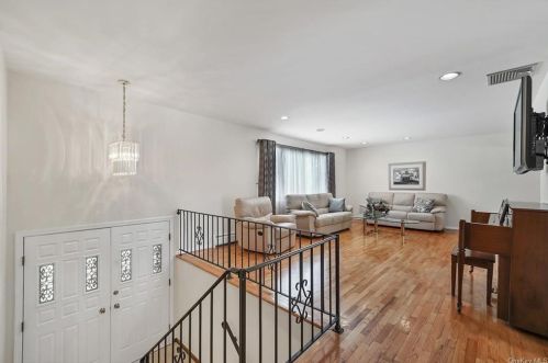 50 Tamar Dr, Valley Cottage, NY 10989-1327