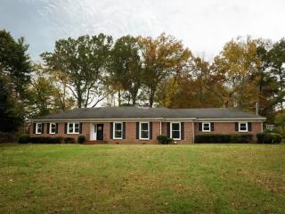 1202 Graymere Manor Rd, Columbia, TN 38401-5137
