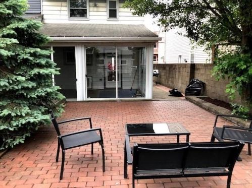 15 Uxor Way, Pittsburgh, PA 15203-1528