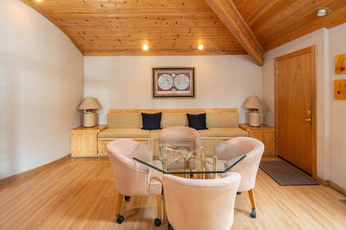 357 Skidder Trl, Truckee CA 96161-3929 exterior