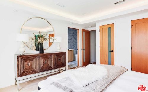 14322 Collins St, Van Nuys CA  91401-4612 exterior