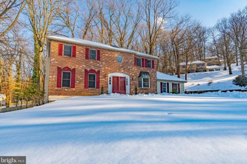 660 Timber Dr, Wayne, PA 19087-2359