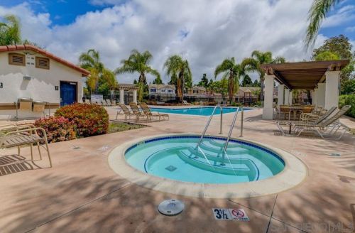 4307 Meadow Spring Way, Oceanside CA  92057-6536 exterior