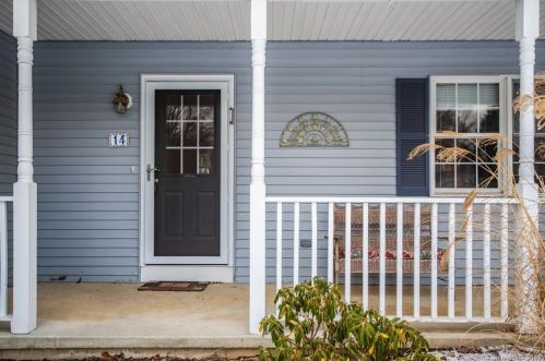 14 Meadow St, Kent, CT 06757-1329