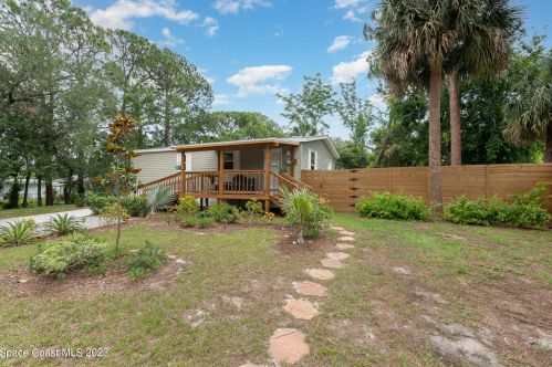 625 Maple Pl, Titusville, FL