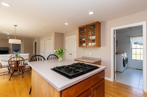 34 Mudry Farm Rd, Brookfield Center CT  06804-3542 exterior