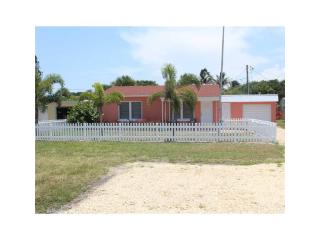 918 Causeway Blvd, Vero Beach FL  32963-2226 exterior