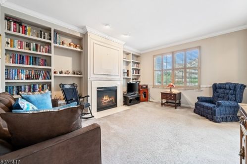 17 Shippen Ct, Flemington NJ  08822-6835 exterior