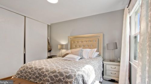 12300 Woodlawn Ct, Woodbridge VA  22192-1921 exterior