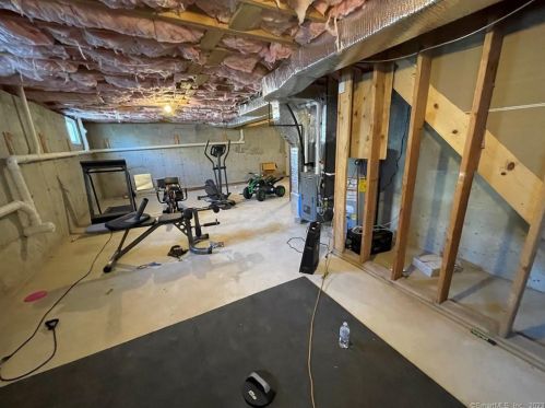 269 Valley Ave, Bridgeport CT  06606-3756 exterior