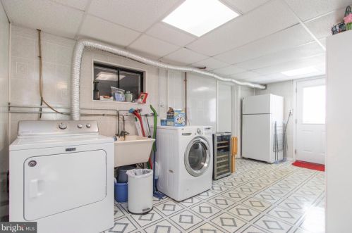 1640 Cavan Dr, Dresher PA  19025-1210 exterior