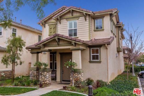 24061 Whitewater Dr, Santa Clarita, CA 91354-4936