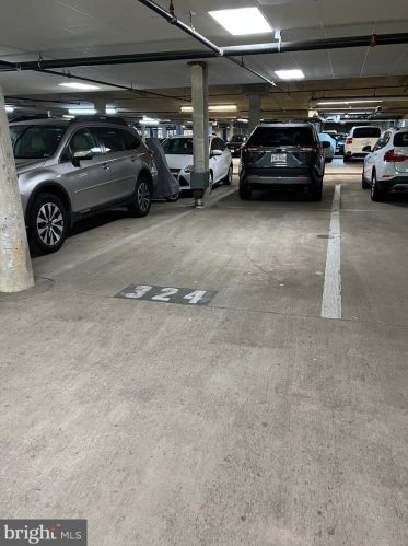 5565 Seminary Rd, Falls Church VA  22041-3558 exterior