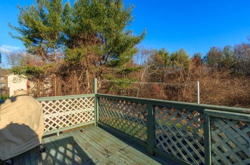 109 Brookdale Rd, Salem NH  03079-2844 exterior