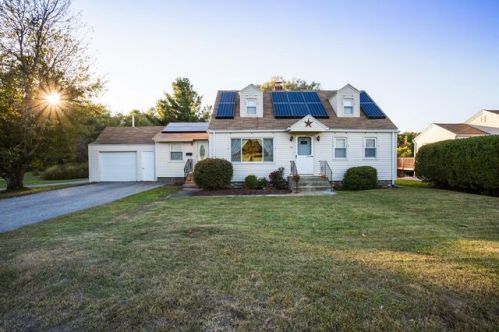 302 Pleasant St, Leicester MA  01524-1437 exterior