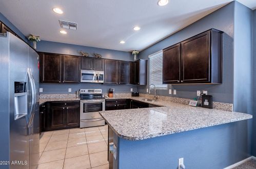 1945 77 Dr, Phoenix AZ 85033-2453 exterior